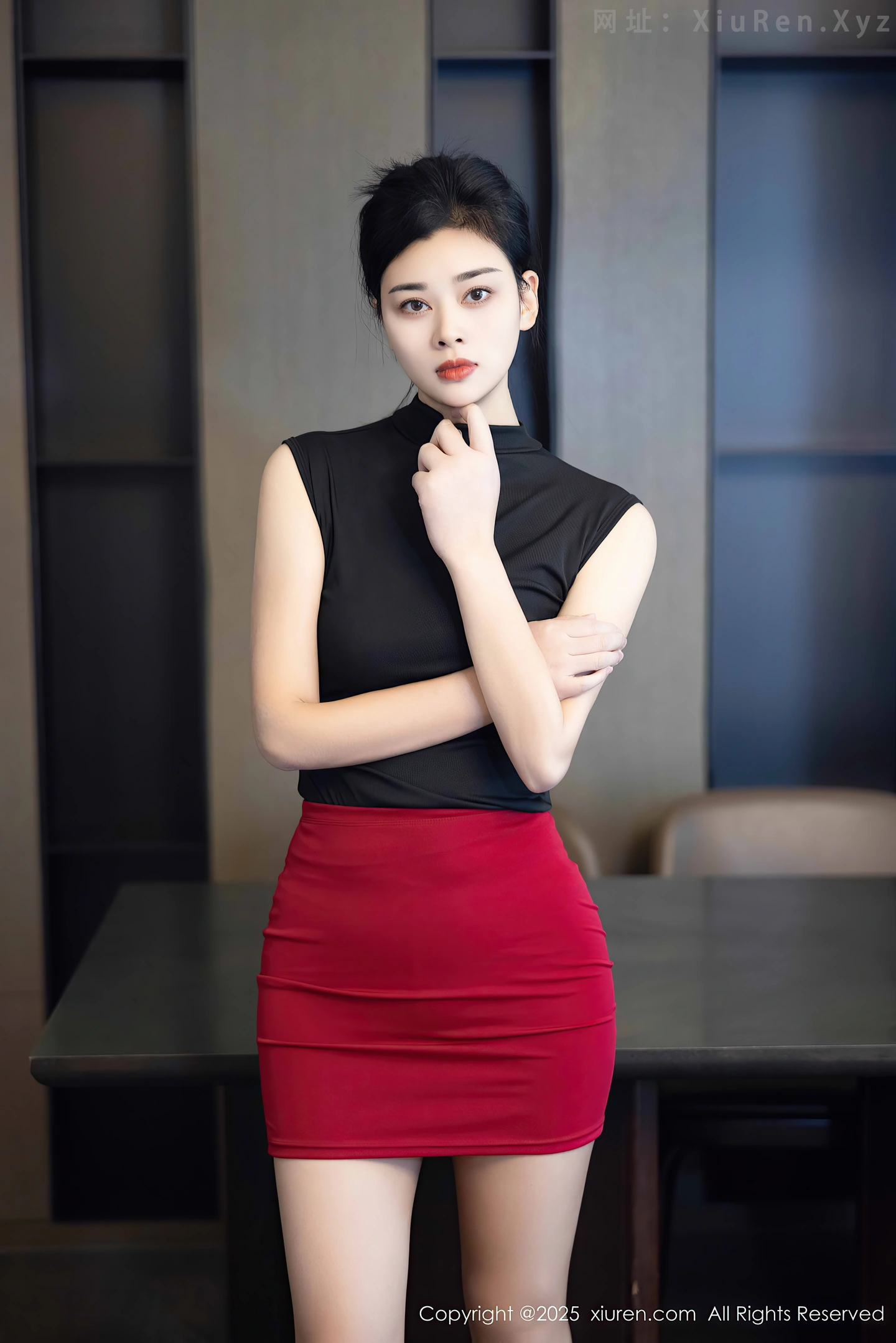 图片[4]-[XiuRen秀人网] VOL.10948 新人模特徐清妍性感黑色OL服饰露超薄黑丝秀曼妙身姿诱惑写真48P-秀人网官方网站
